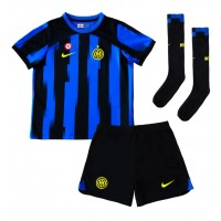 Billiga Inter Milan Alexis Sanchez #70 Barnkläder Hemma fotbollskläder till baby 2023-24 Kortärmad (+ Korta byxor)